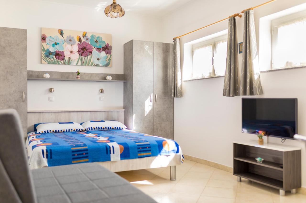 Apartments Belavic By El-Pi Tours Njivice Kültér fotó