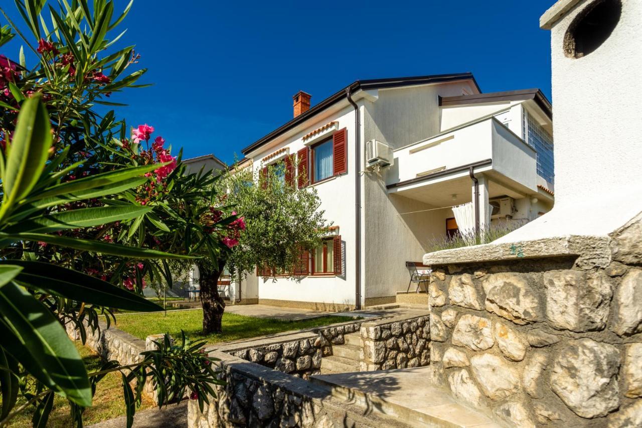 Apartments Belavic By El-Pi Tours Njivice Kültér fotó