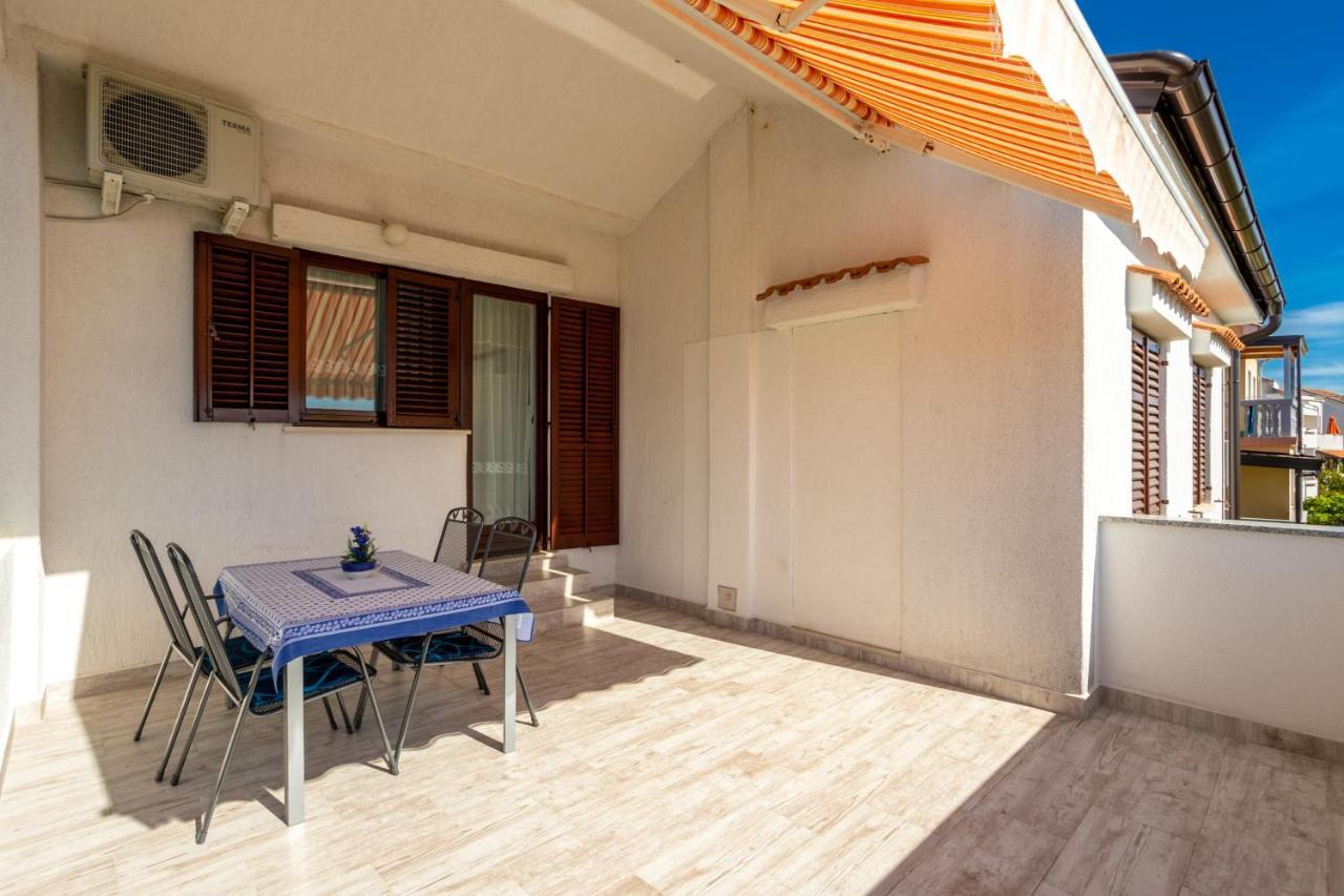 Apartments Belavic By El-Pi Tours Njivice Kültér fotó