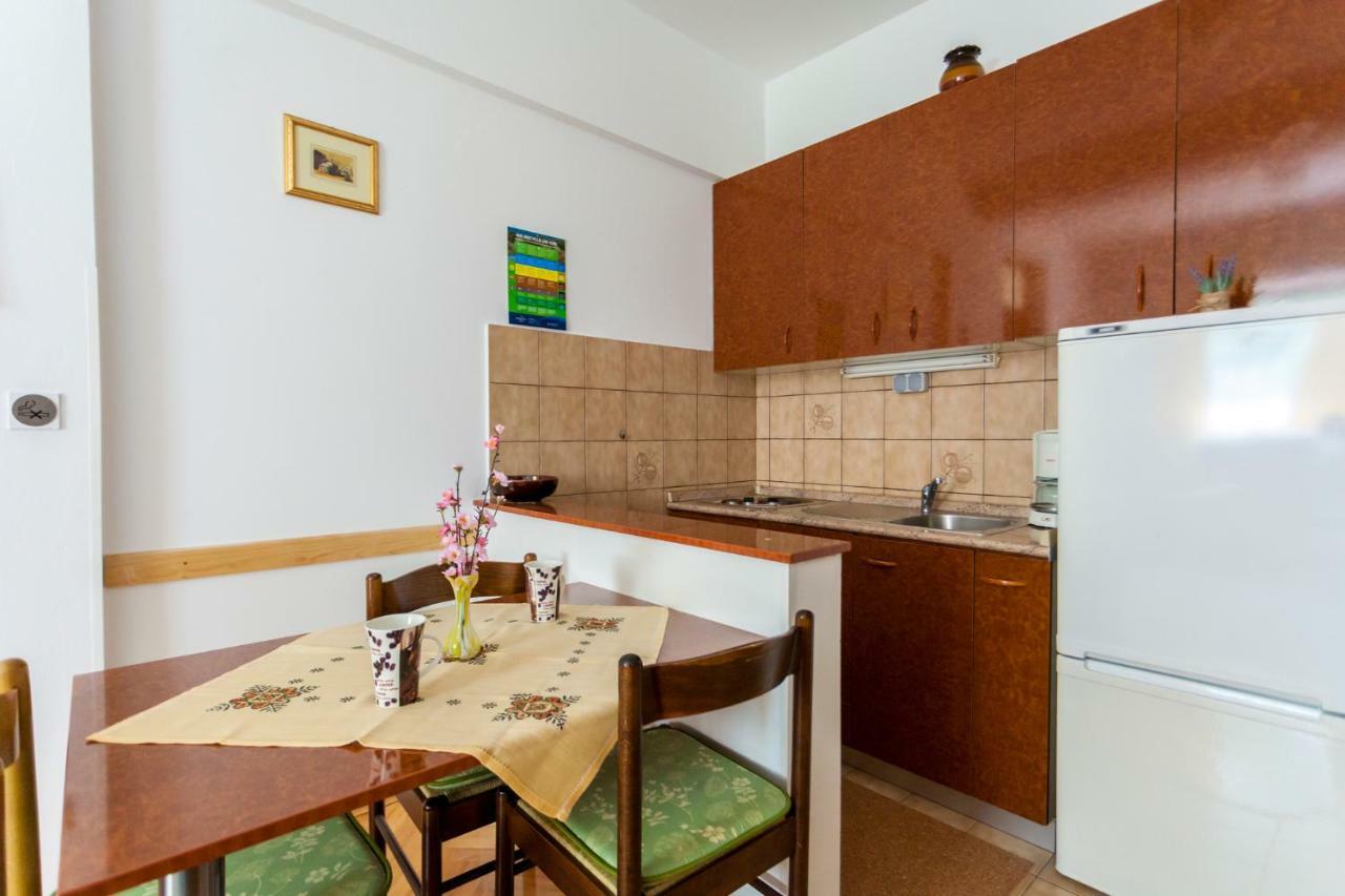 Apartments Belavic By El-Pi Tours Njivice Kültér fotó