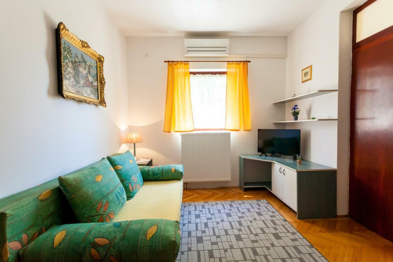 Apartments Belavic By El-Pi Tours Njivice Kültér fotó