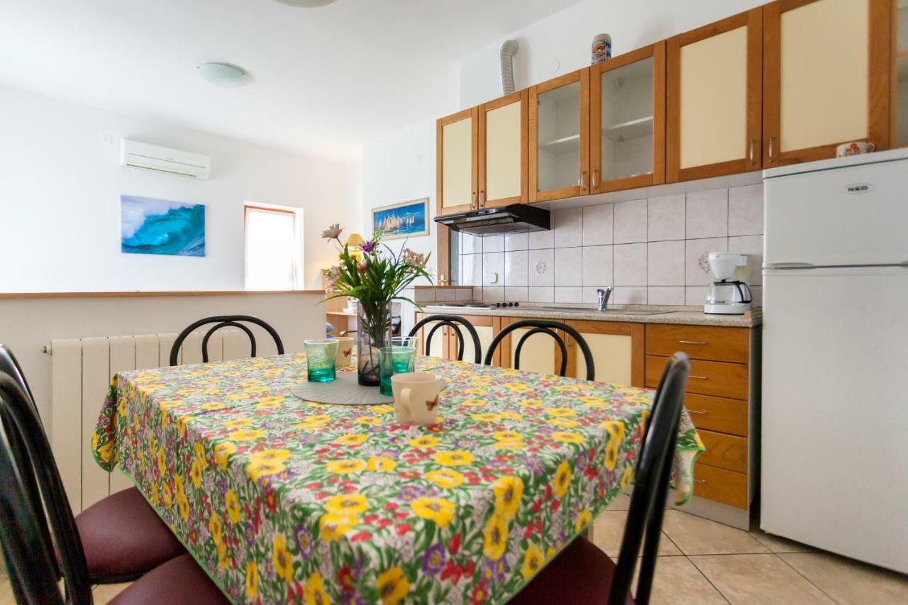 Apartments Belavic By El-Pi Tours Njivice Kültér fotó