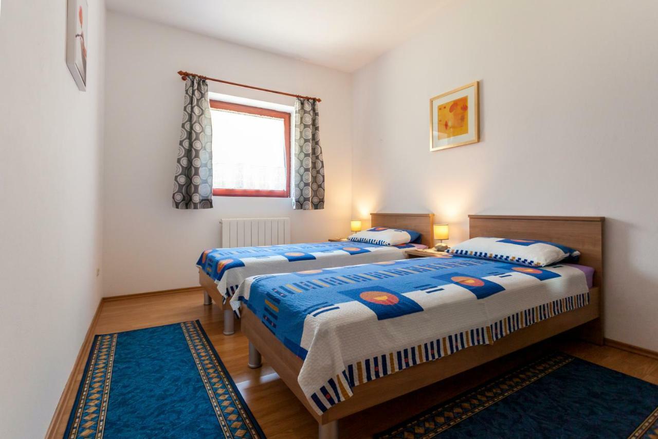 Apartments Belavic By El-Pi Tours Njivice Kültér fotó