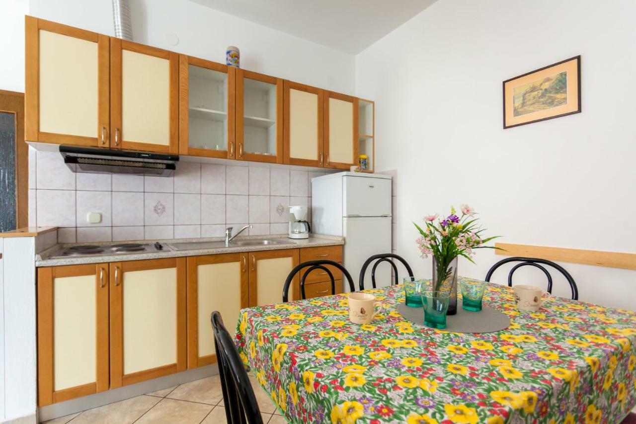 Apartments Belavic By El-Pi Tours Njivice Kültér fotó