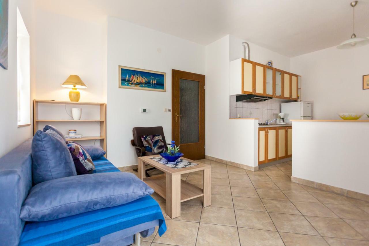 Apartments Belavic By El-Pi Tours Njivice Kültér fotó