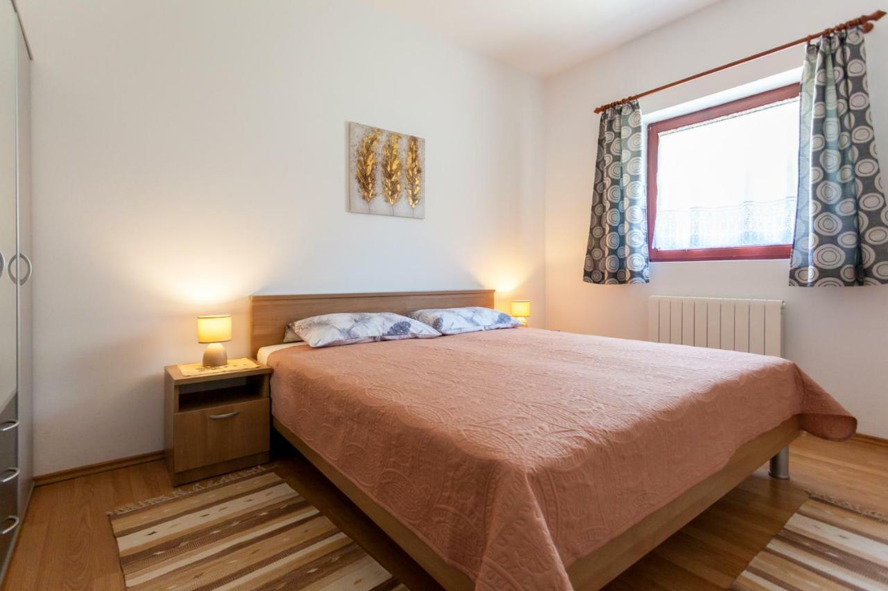 Apartments Belavic By El-Pi Tours Njivice Kültér fotó