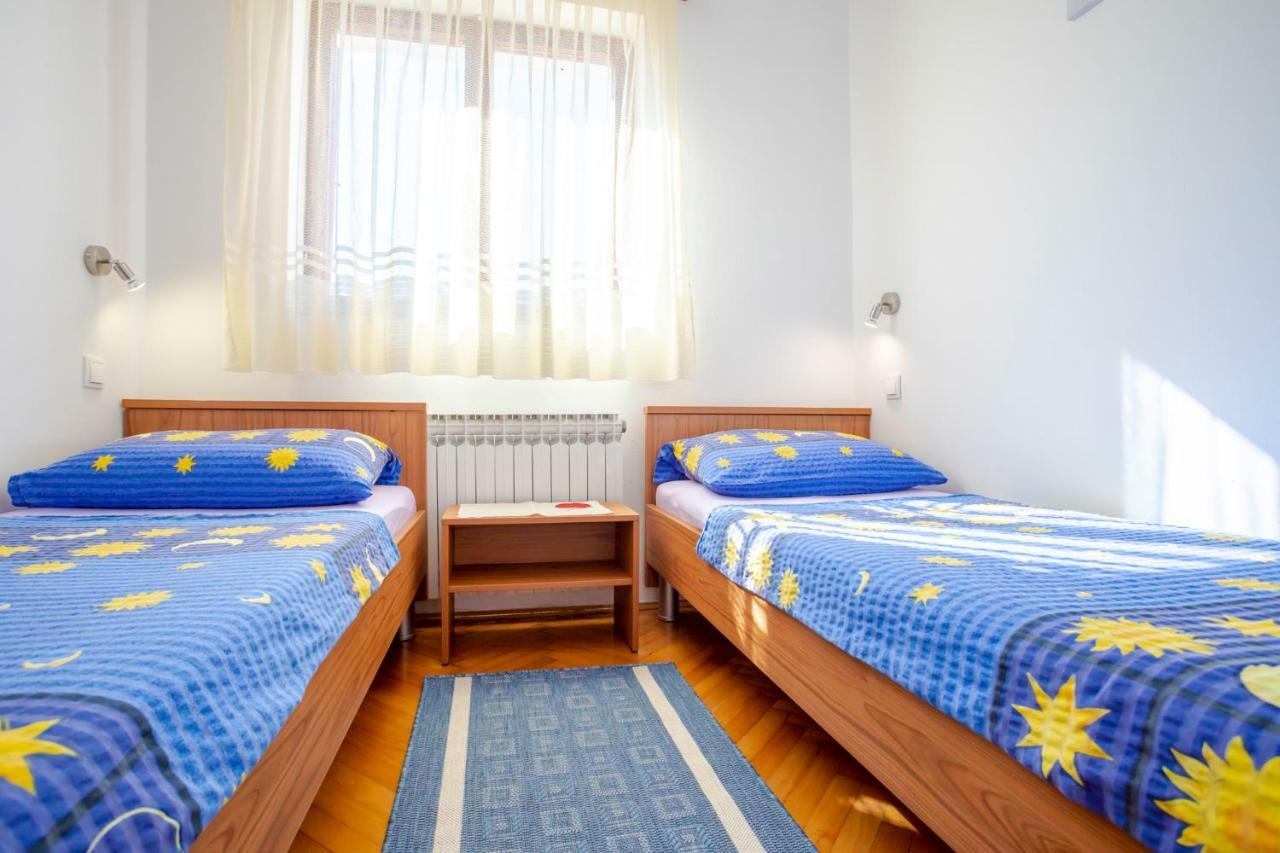 Apartments Belavic By El-Pi Tours Njivice Kültér fotó